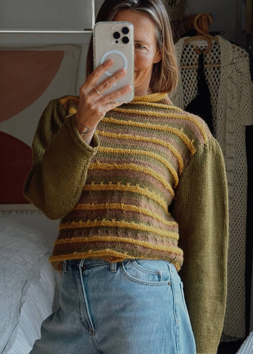 HAND-KNITTED // Woollen Jersey // Striped // Small