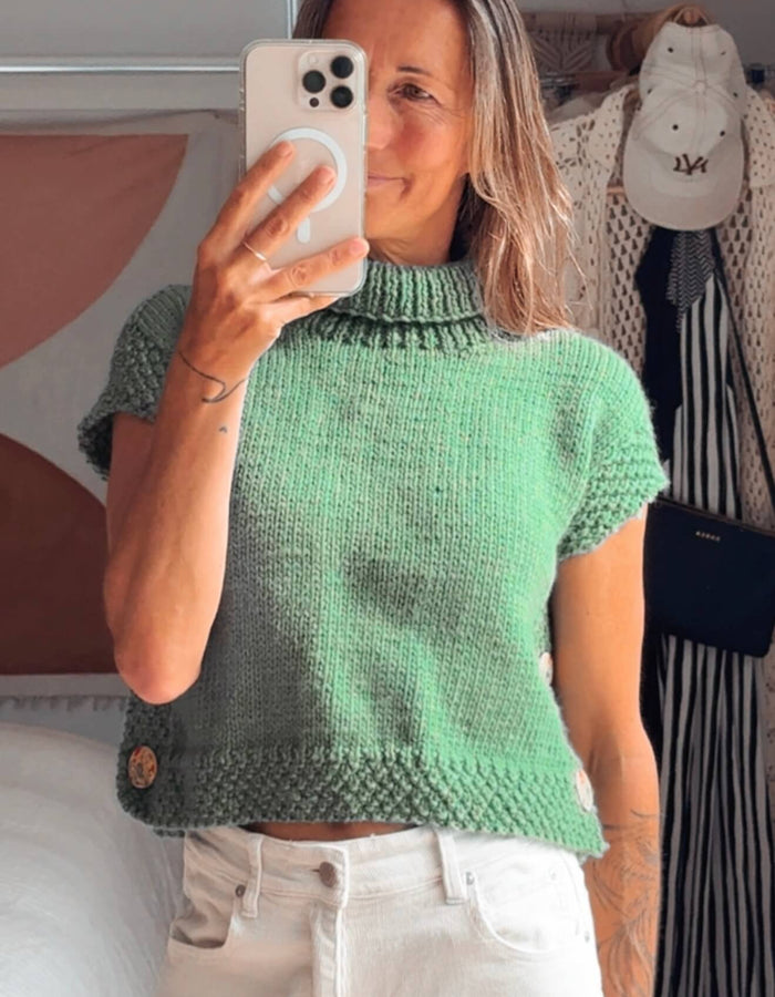 HAND-KNITTED VEST // Fern Green // Small