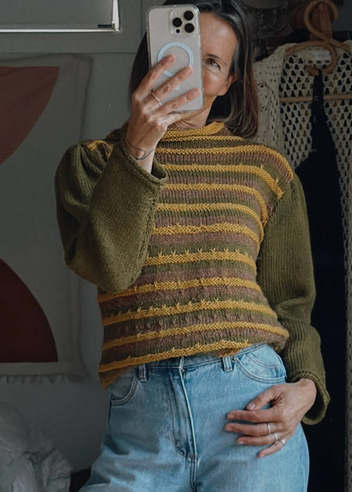 HAND-KNITTED // Woollen Jersey // Striped // Small