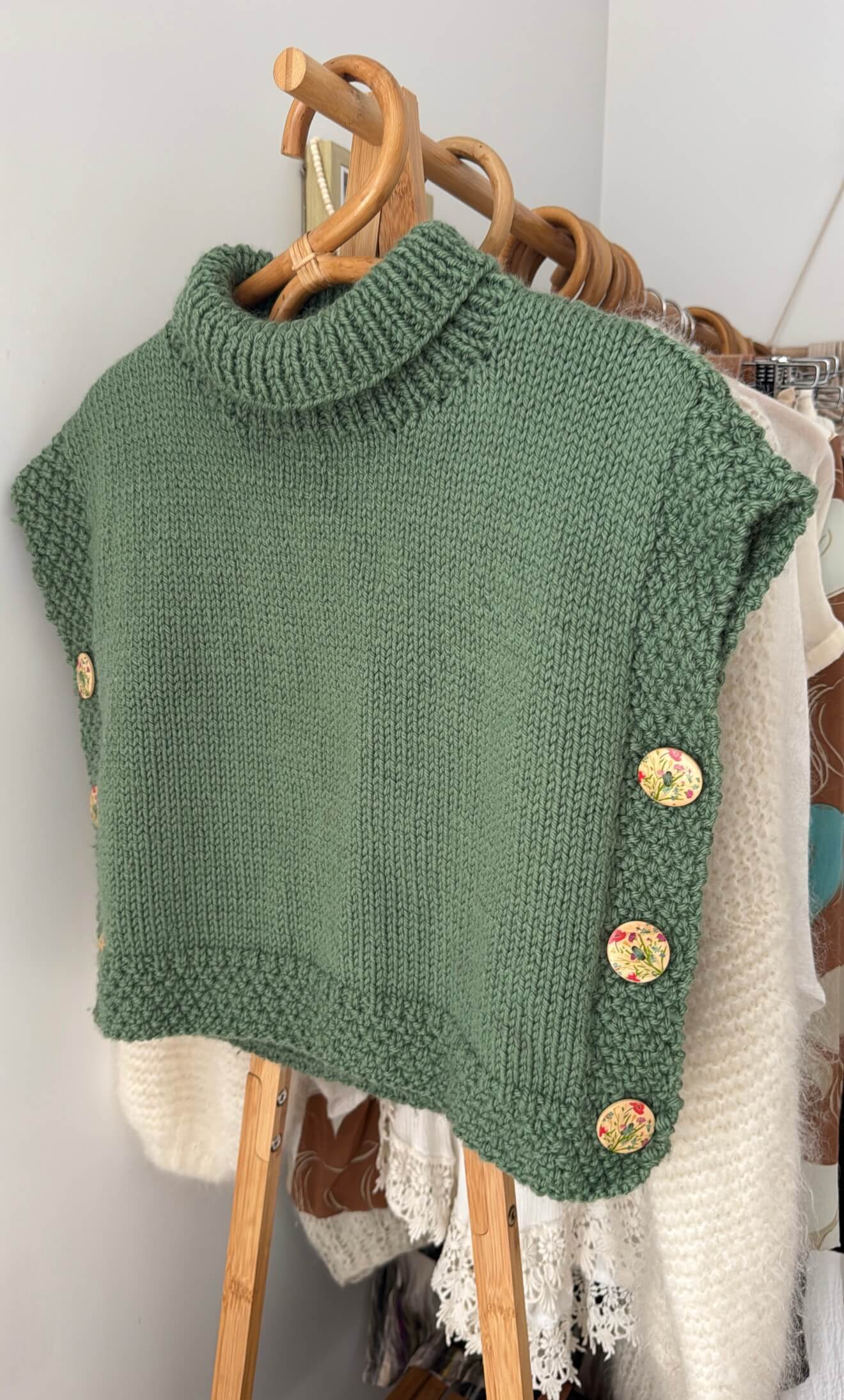HAND-KNITTED VEST // Fern Green // Small