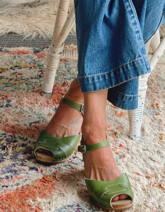 Swedish Hasbeens // Toffel Green Wooden-Heeled Clogs // EUR 41