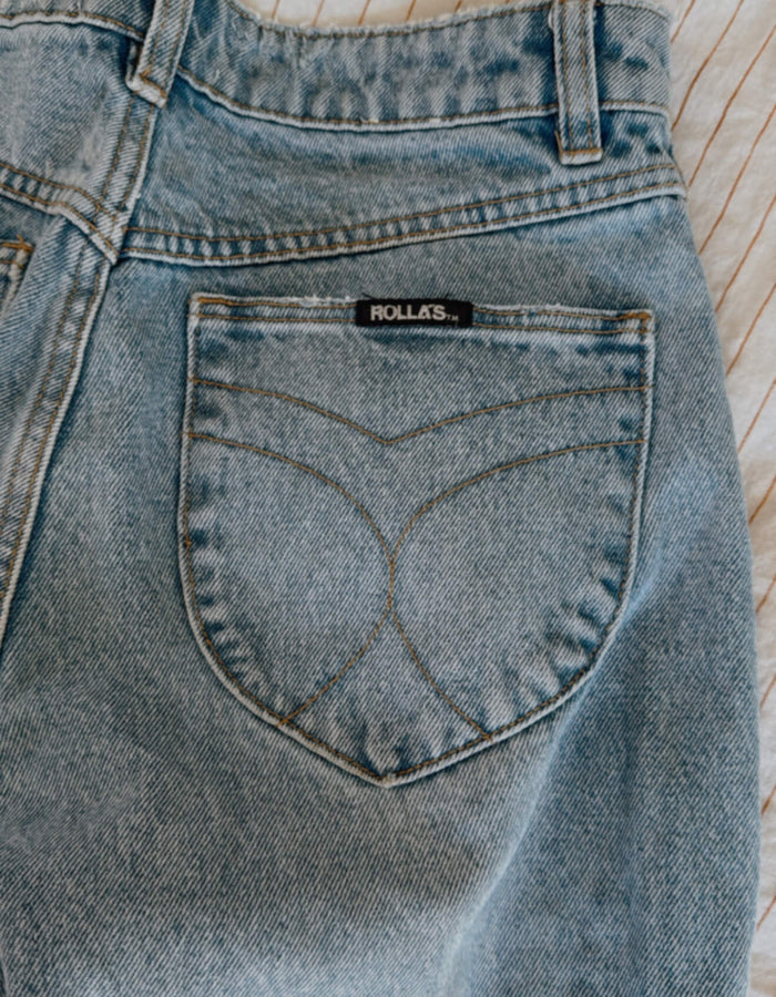 ROLLA'S // Classic Straight High Rise Jeans // Regular Fit // Size 26 (Size 8)