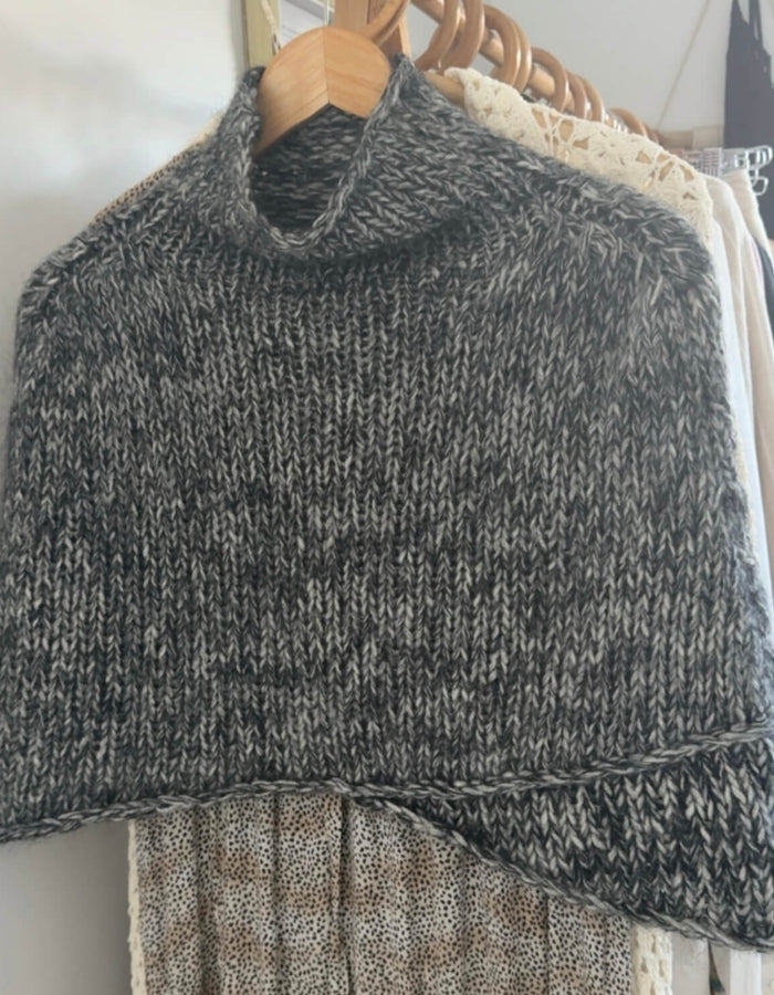 KAREN MILLEN // Woollen Poncho // Small