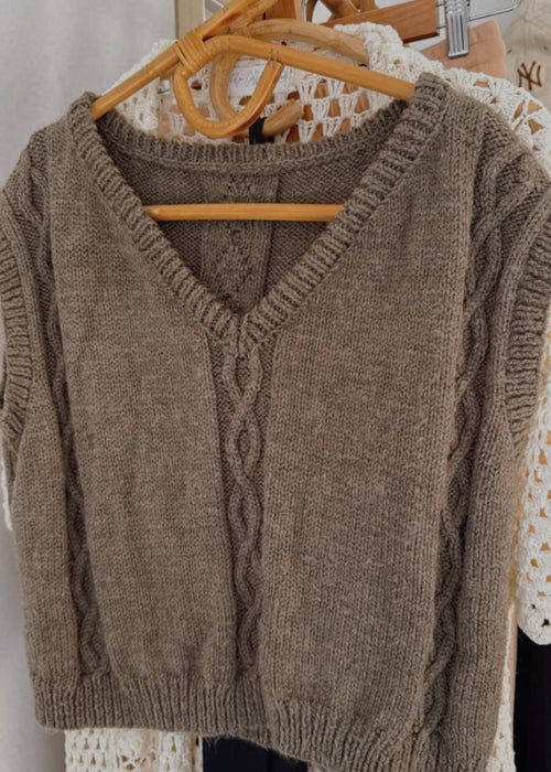 HAND-KNITTED VEST // Pure Wool // Carob // Free Size