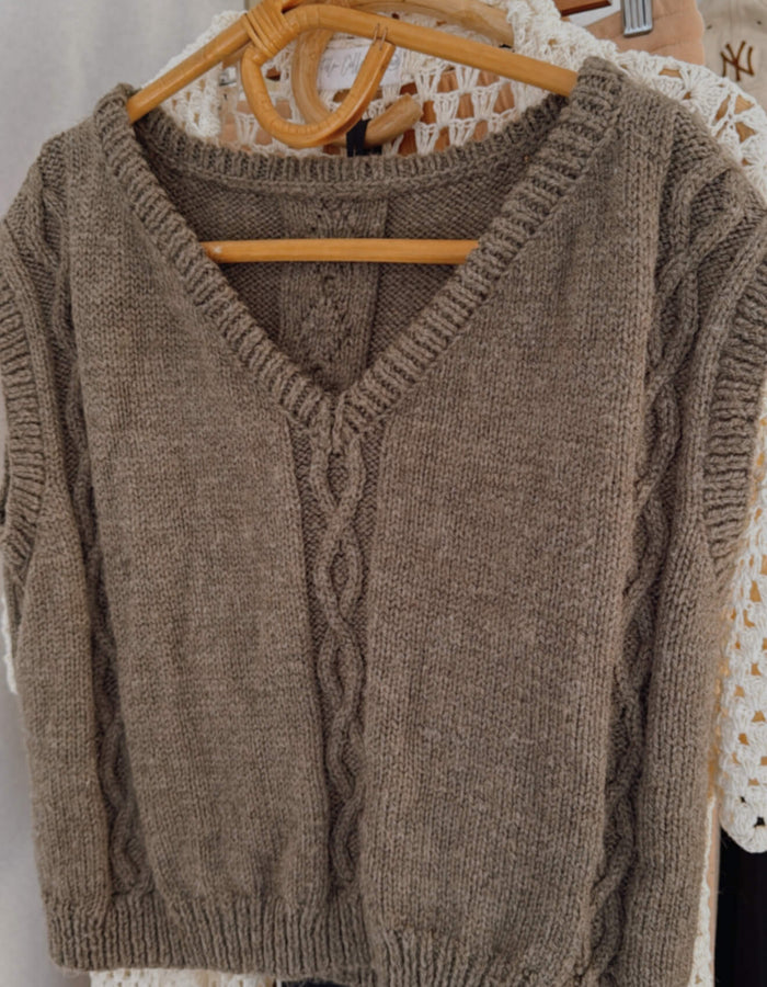 HAND-KNITTED VEST // Pure Wool // Carob // Free Size