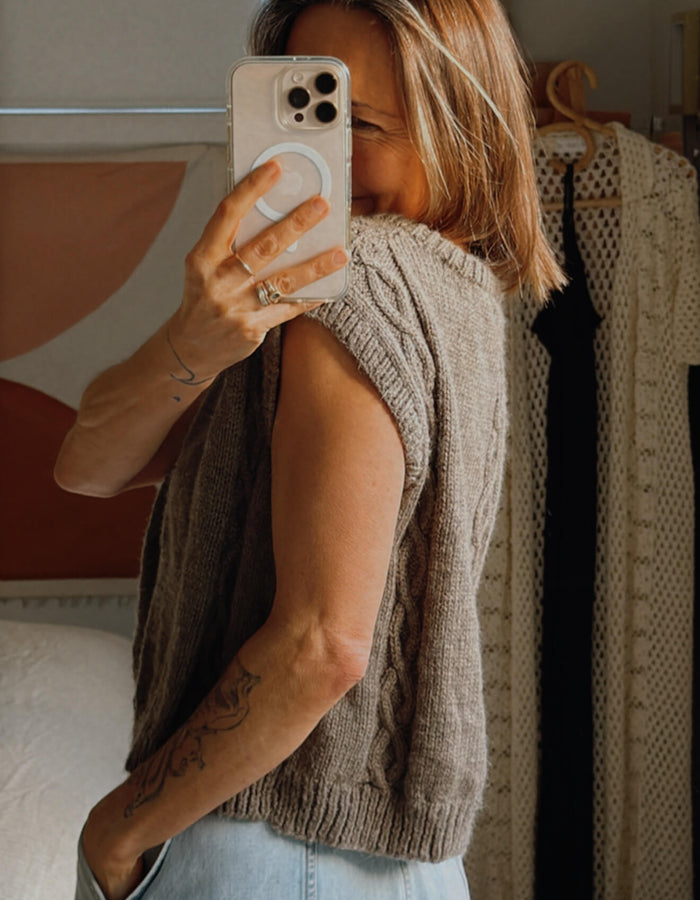 HAND-KNITTED VEST // Pure Wool // Carob // Free Size