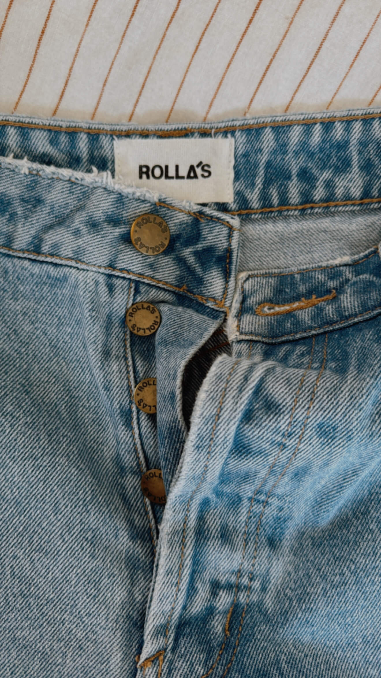 ROLLA'S // Classic Straight High Rise Jeans // Regular Fit // Size 26 (Size 8)