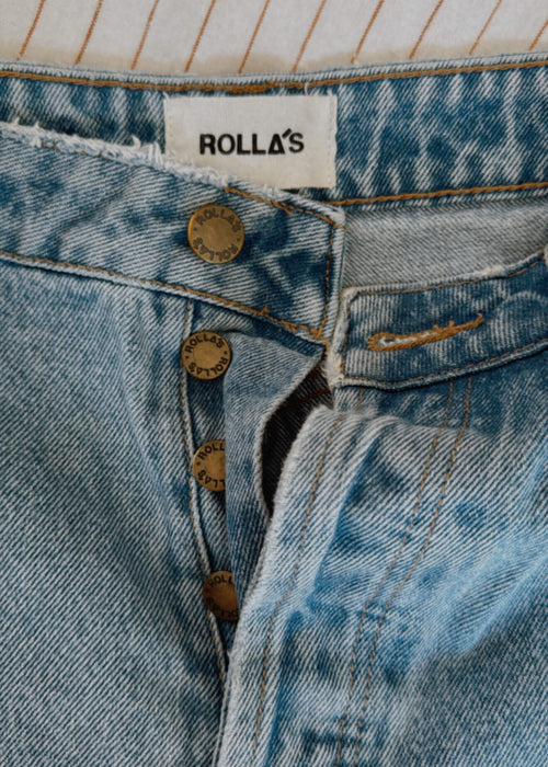 ROLLA'S // Classic Straight High Rise Jeans // Regular Fit // Size 26 (Size 8)