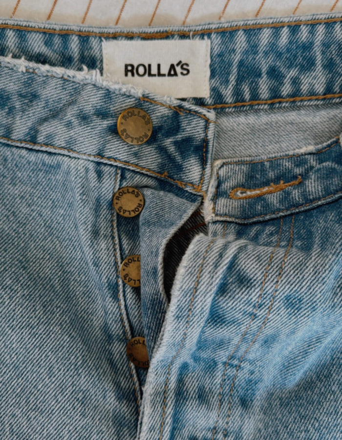 ROLLA'S // Classic Straight High Rise Jeans // Regular Fit // Size 26 (Size 8)