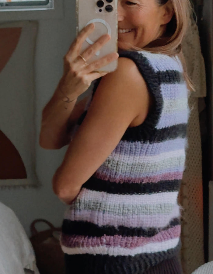 HAND-KNITTED VEST // Pure Wool // Striped // Small