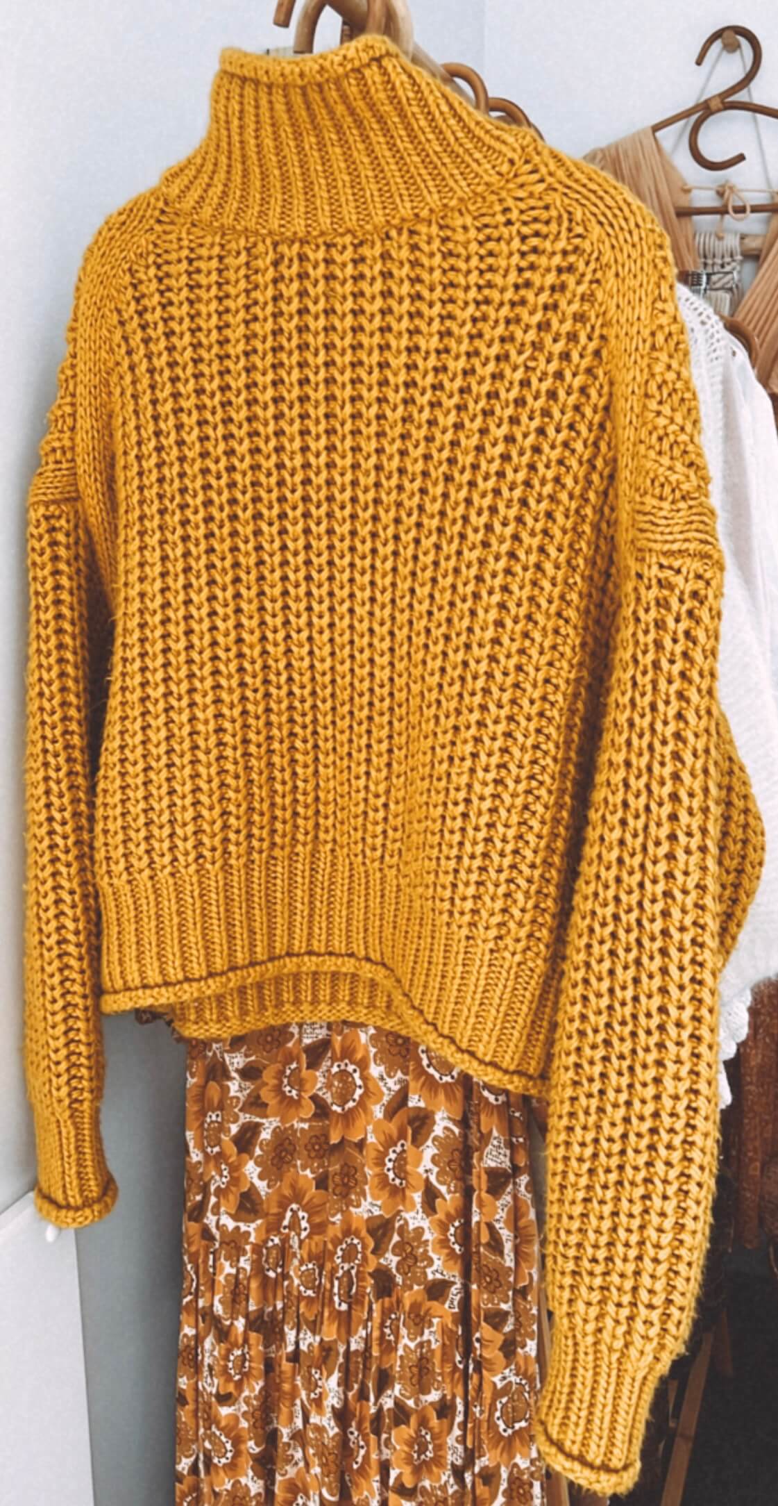 H&M Mustard Turtleneck Jersey // XL