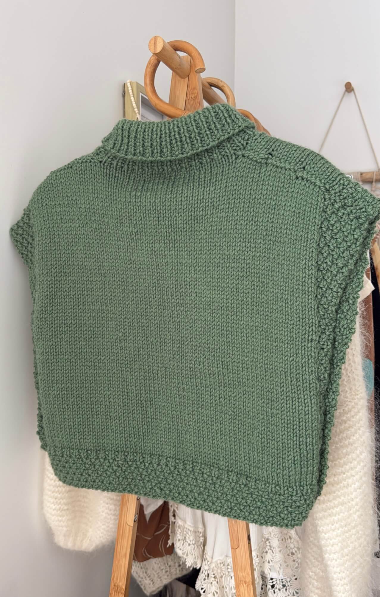 HAND-KNITTED VEST // Fern Green // Small