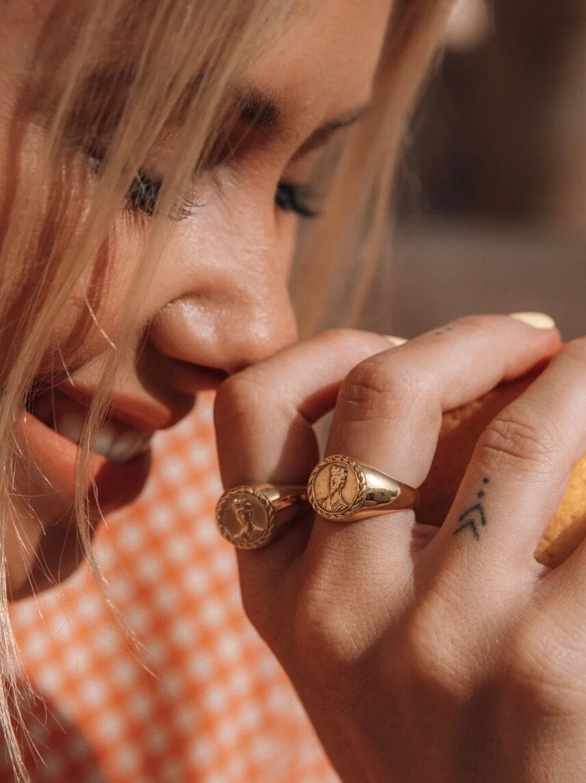 LUNA + ROSE // Magdalena Frida Kahlo // Gold Signet Ring // Size 6