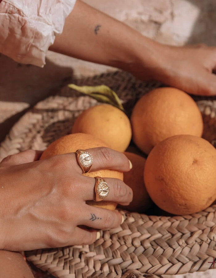 LUNA + ROSE // Magdalena Frida Kahlo // Gold Signet Ring // Size 6