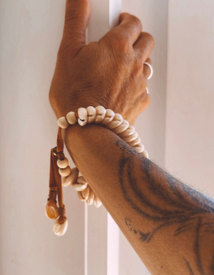 Gili Shell Bracelet // One Size