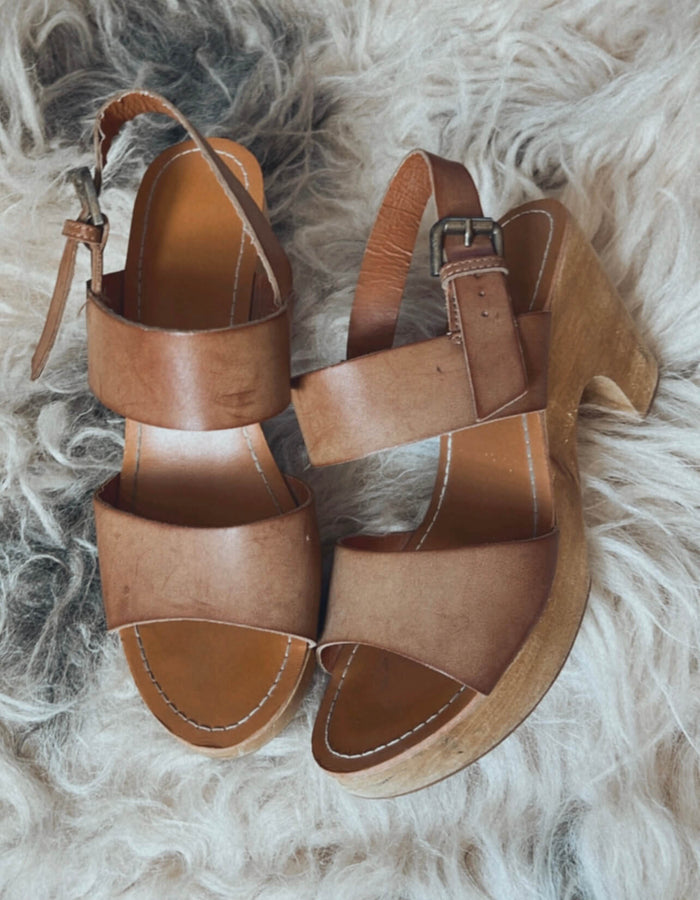 Tan Wooden Heeled Sandals // Size 40